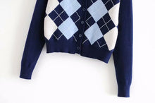 Load image into Gallery viewer, Women&#39;s Casual &amp; Vintage Diamond Plaid Long Sleeve Sweater
